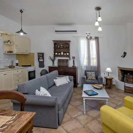 Lilium House Tinos بيت للعطل *